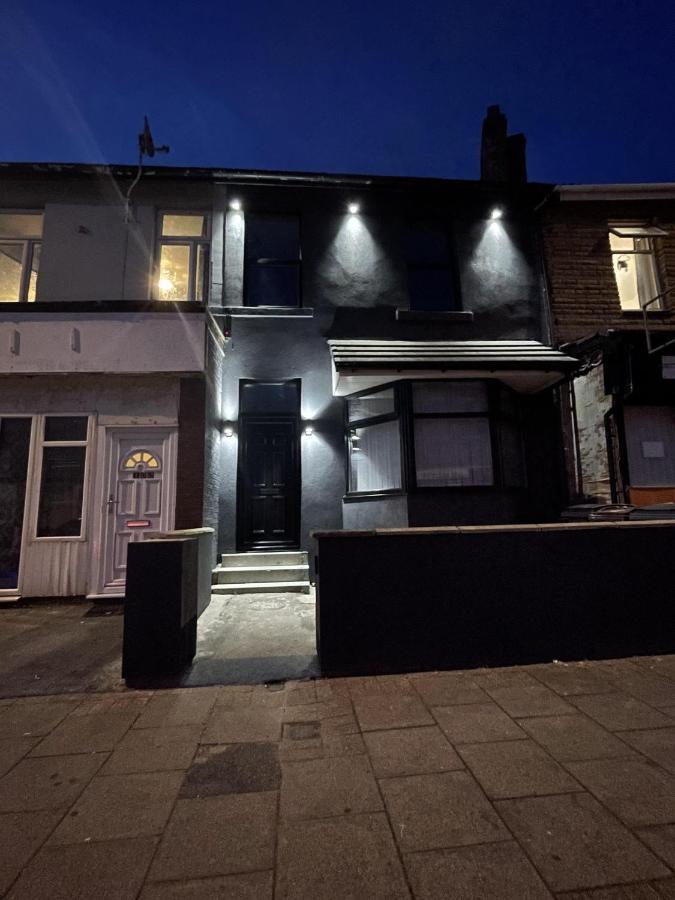 Lovely 2-Bed Apartment In Blackpool Secret House Exterior foto